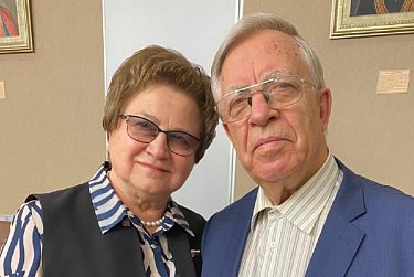 Равнение на героев